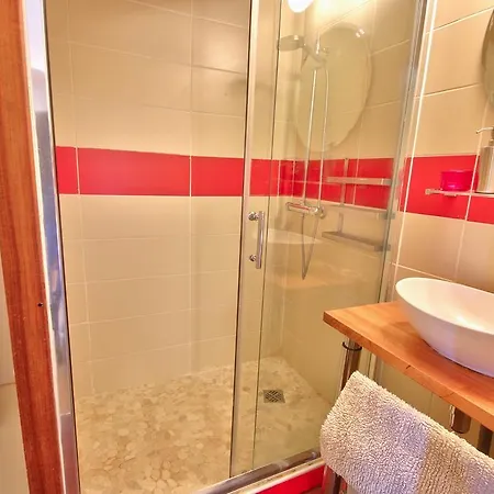 D'hotes La Premiere Vigne Bed and Breakfast Puycelci